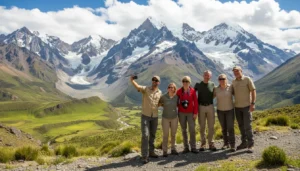 Andenbergkette in Peru - Touristen vor Trekking